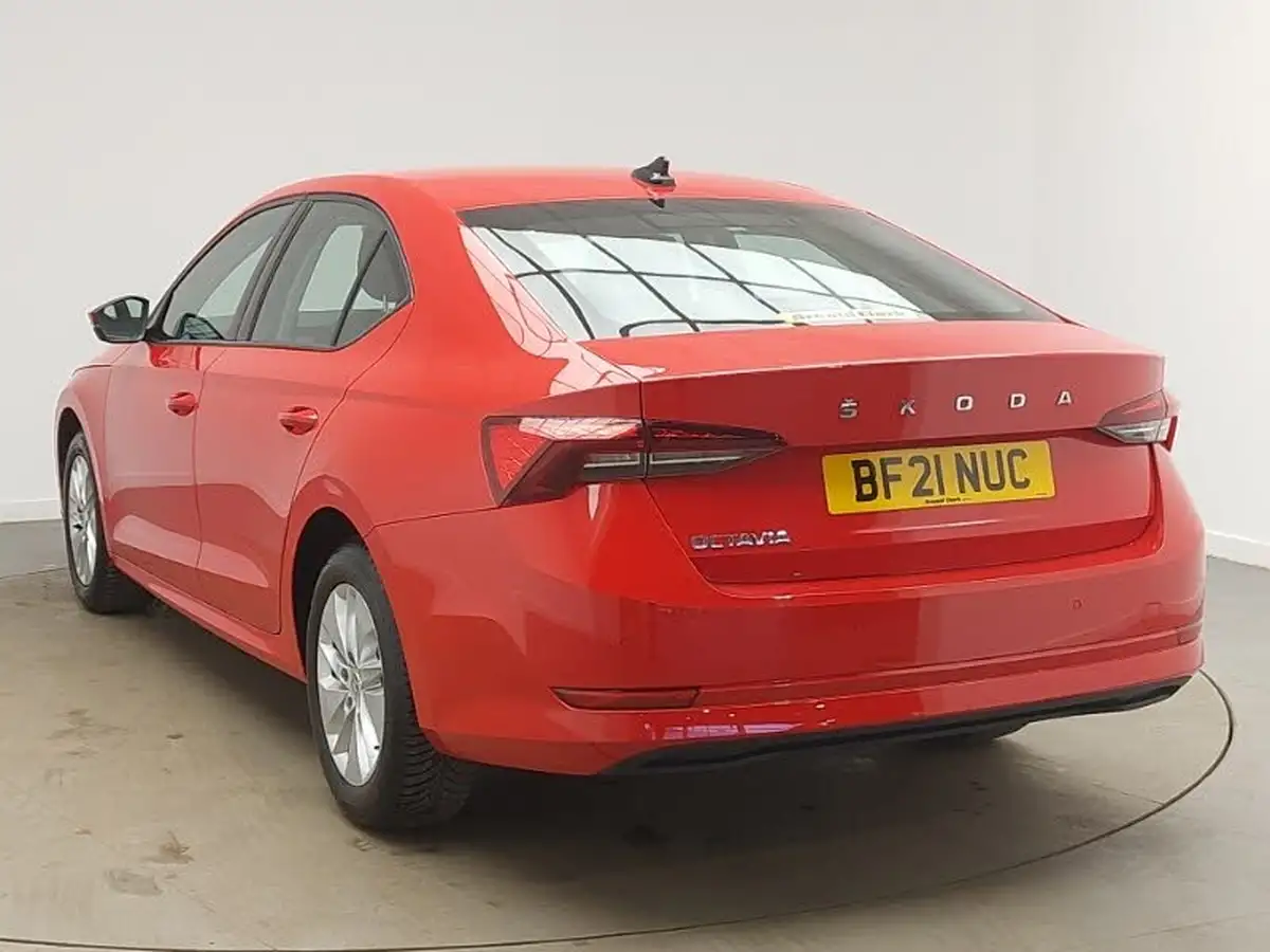 2021-skoda-octavia-10-tsi-se-technology-hatchback-big-1