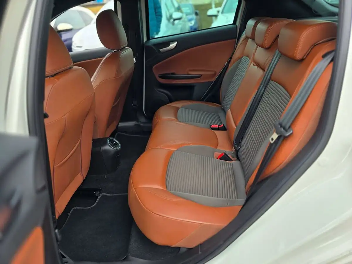 2015-alfa-romeo-giulietta-14-tb-exclusive-alfa-tct-big-30