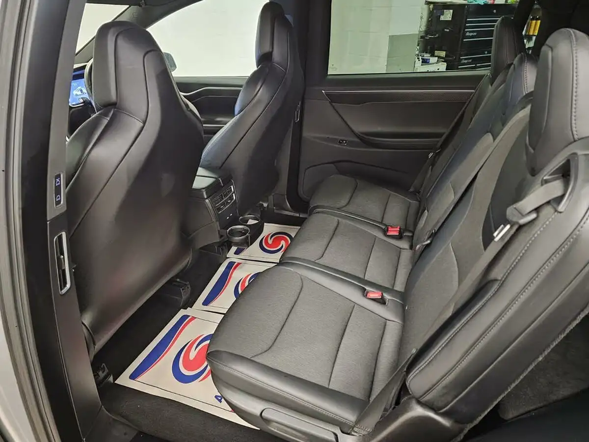 2017-tesla-model-x-e-75d-big-35