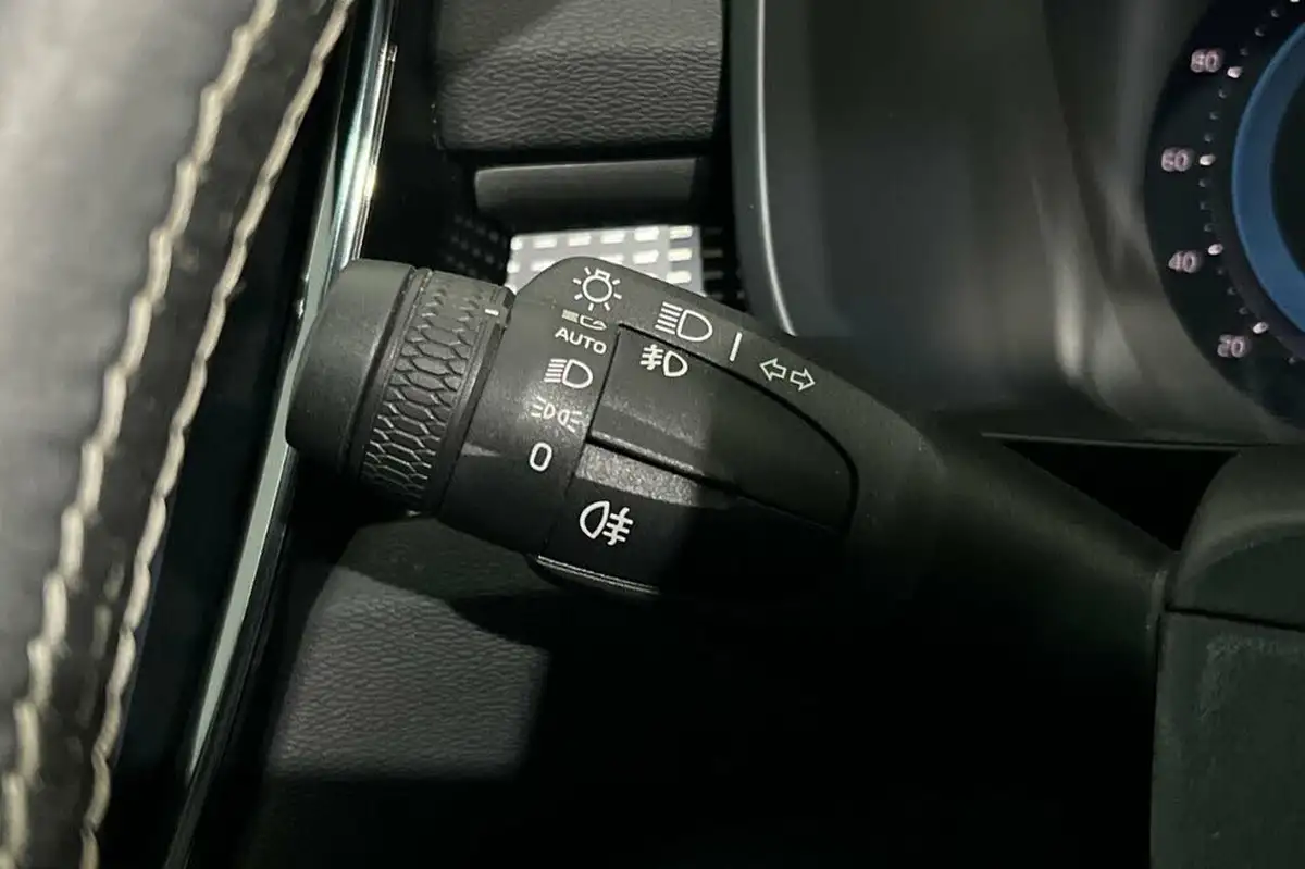 2021-volvo-xc40-e-p8-first-edition-big-32