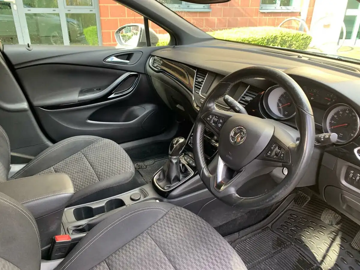2017-vauxhall-astra-10i-turbo-sri-ecoflex-ss-hatchback-big-14