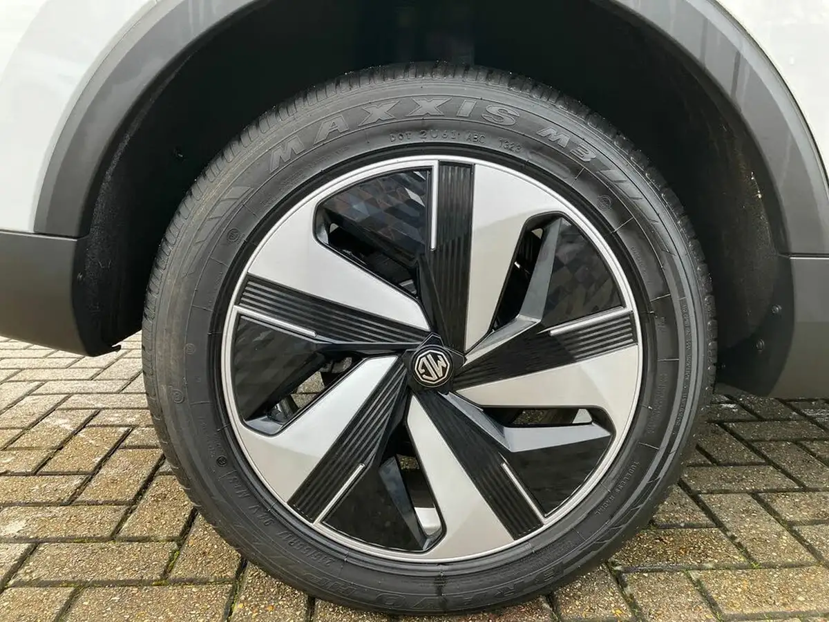 2024-mg-zs-suv-e-trophy-connect-ev-176ps-big-7