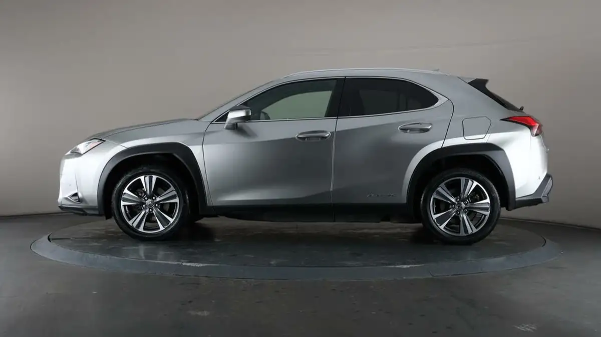2021-lexus-ux-300e-e-ux-big-3