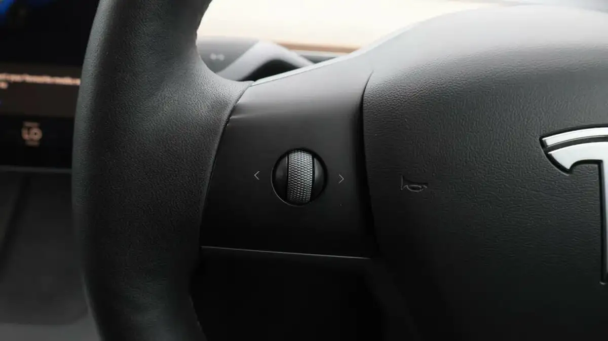 2021-tesla-model-3-e-long-range-awd-big-23