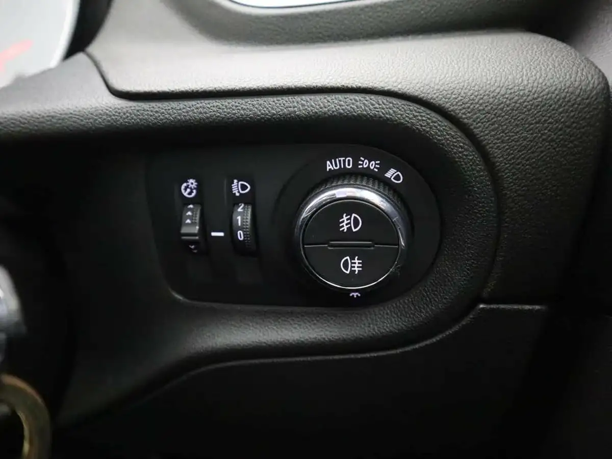 2019-vauxhall-grandland-x-12-elite-nav-big-25