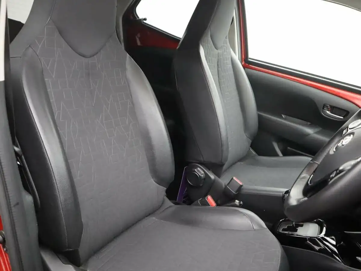 2020-toyota-aygo-10-vvt-i-x-clusiv-blackred-bi-tone-tss-x-shift-big-7