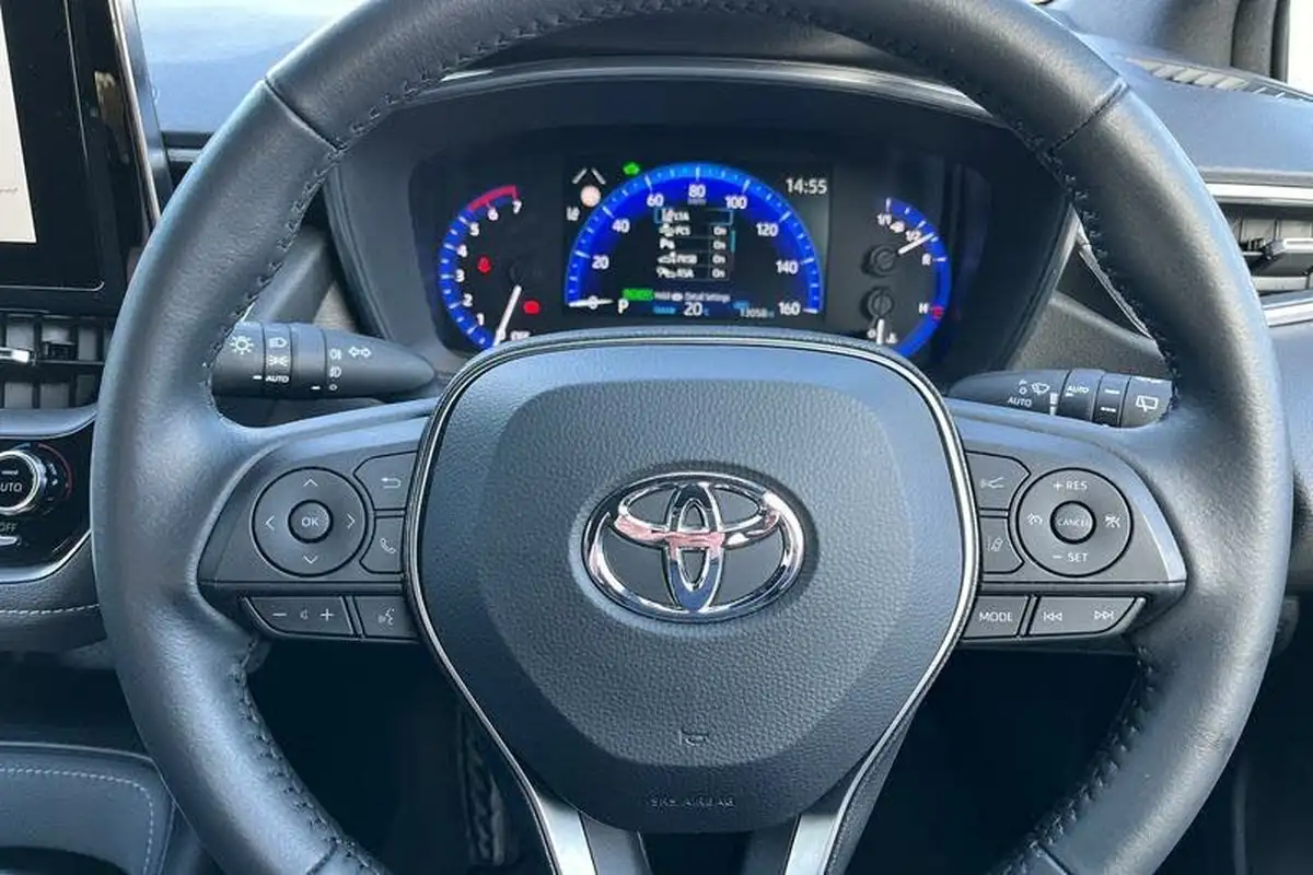 2022-toyota-corolla-18-vvt-i-design-120bhp-trk-hatchback-5d-big-11