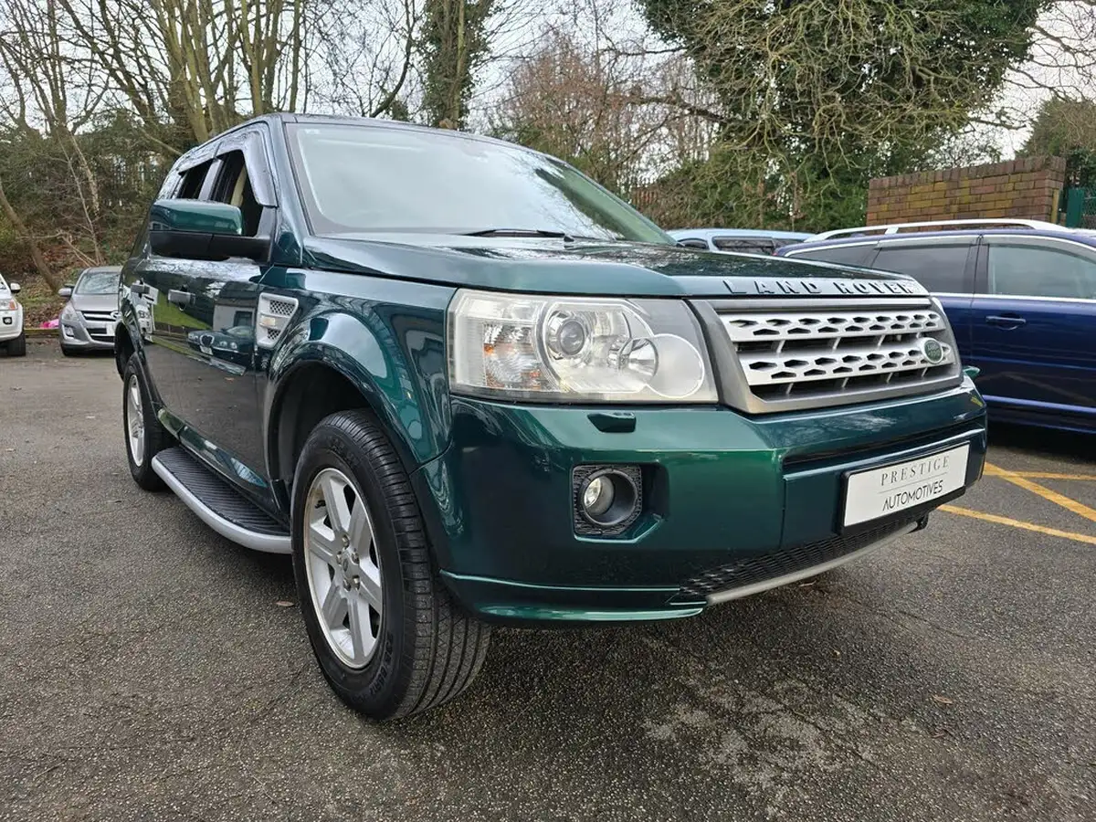 2011-land-rover-freelander-2-32-4x4-big-7