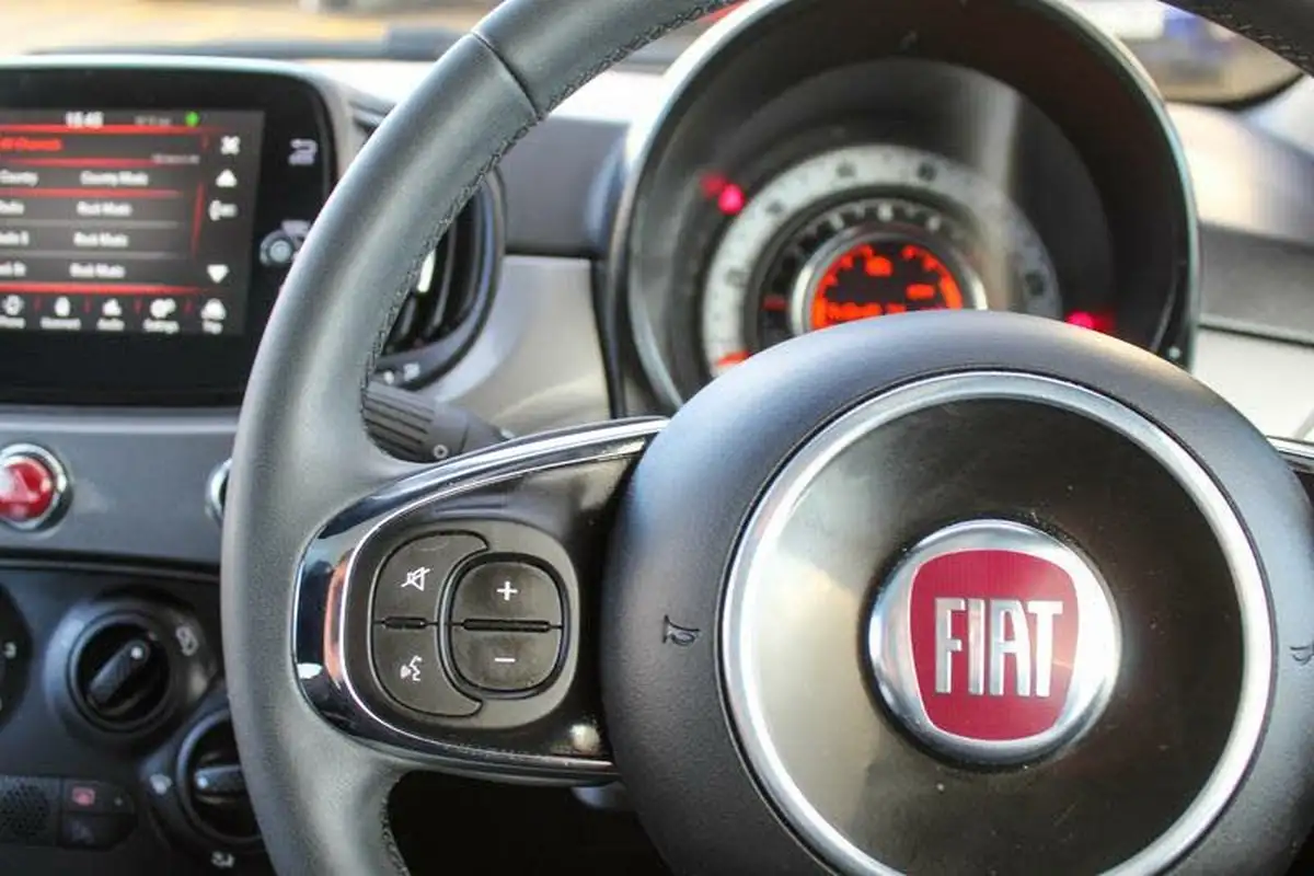 2020-fiat-500-10-lounge-big-24