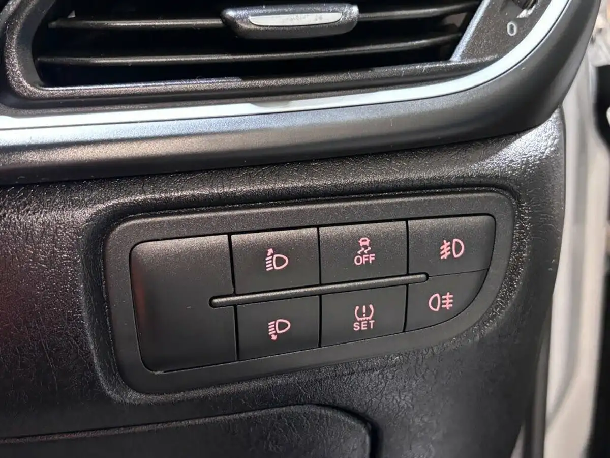 2017-fiat-tipo-14-lounge-hatchback-big-30