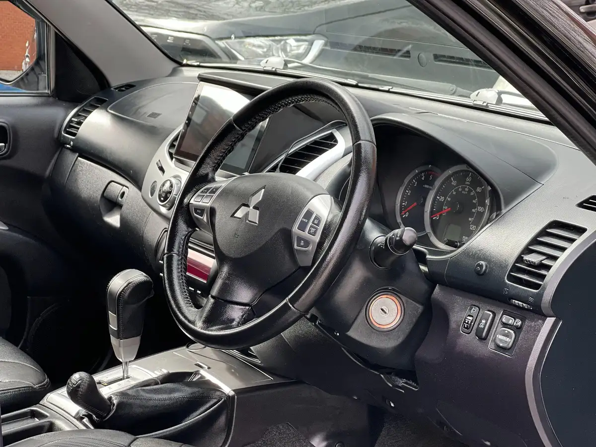 2014-mitsubishi-l200-25td-barbarian-auto-big-10