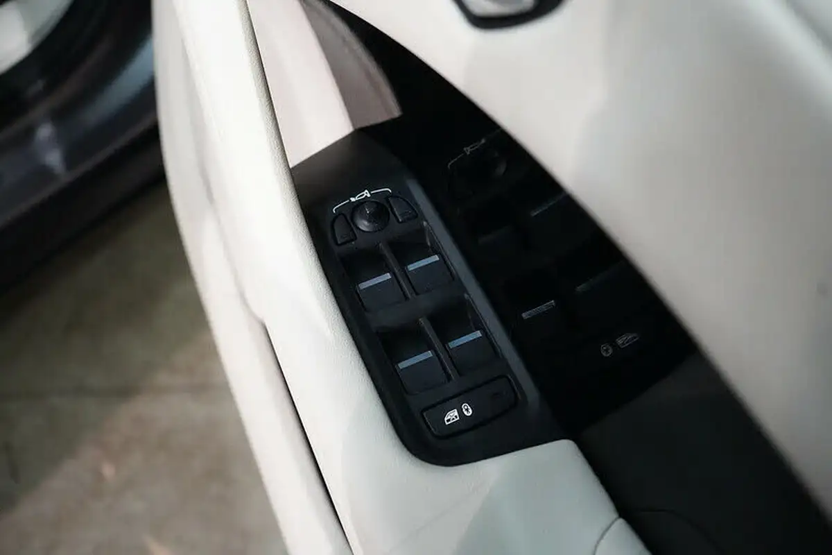 2021-jaguar-i-pace-ev400-black-big-29