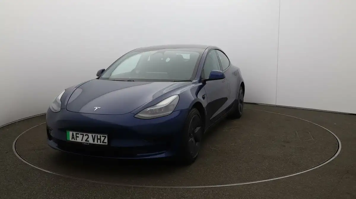 2022-tesla-model-3-e-rwd-big-29