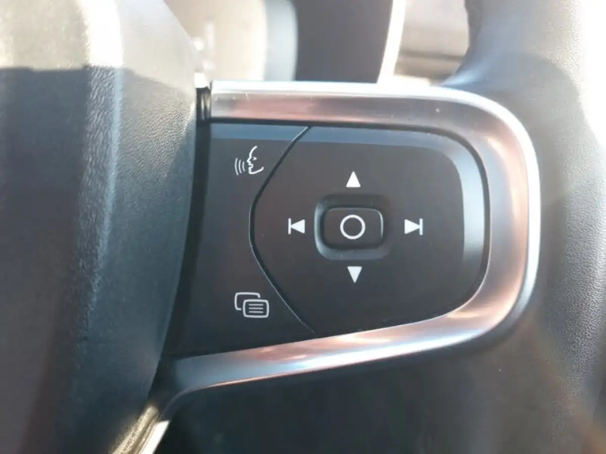2022-volvo-xc40-15-t4-inscription-big-16