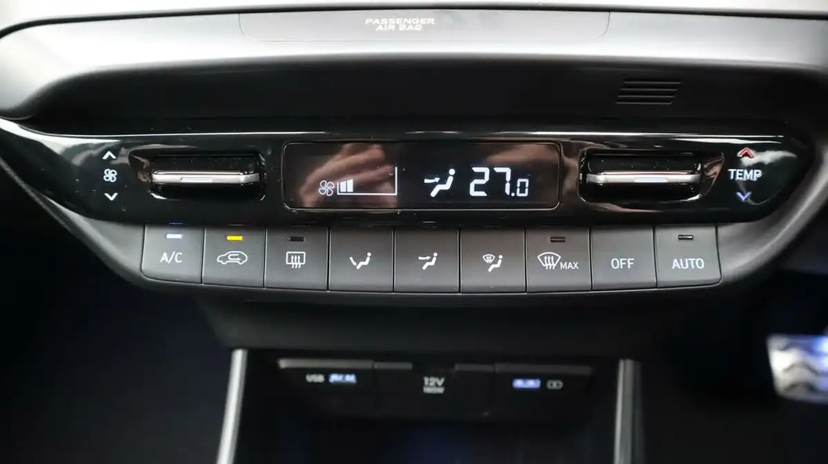 2022-hyundai-bayon-10-t-gdi-premium-100ps-dct-big-12