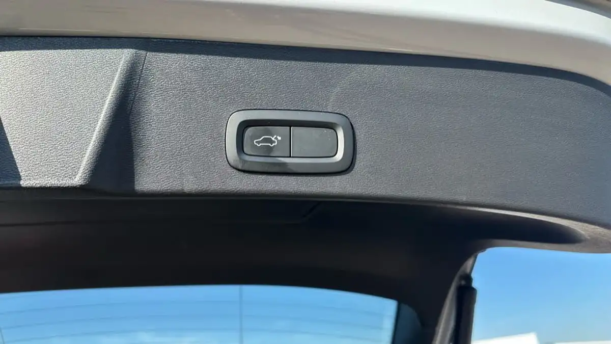 2022-volvo-xc40-15-t3-r-design-big-34