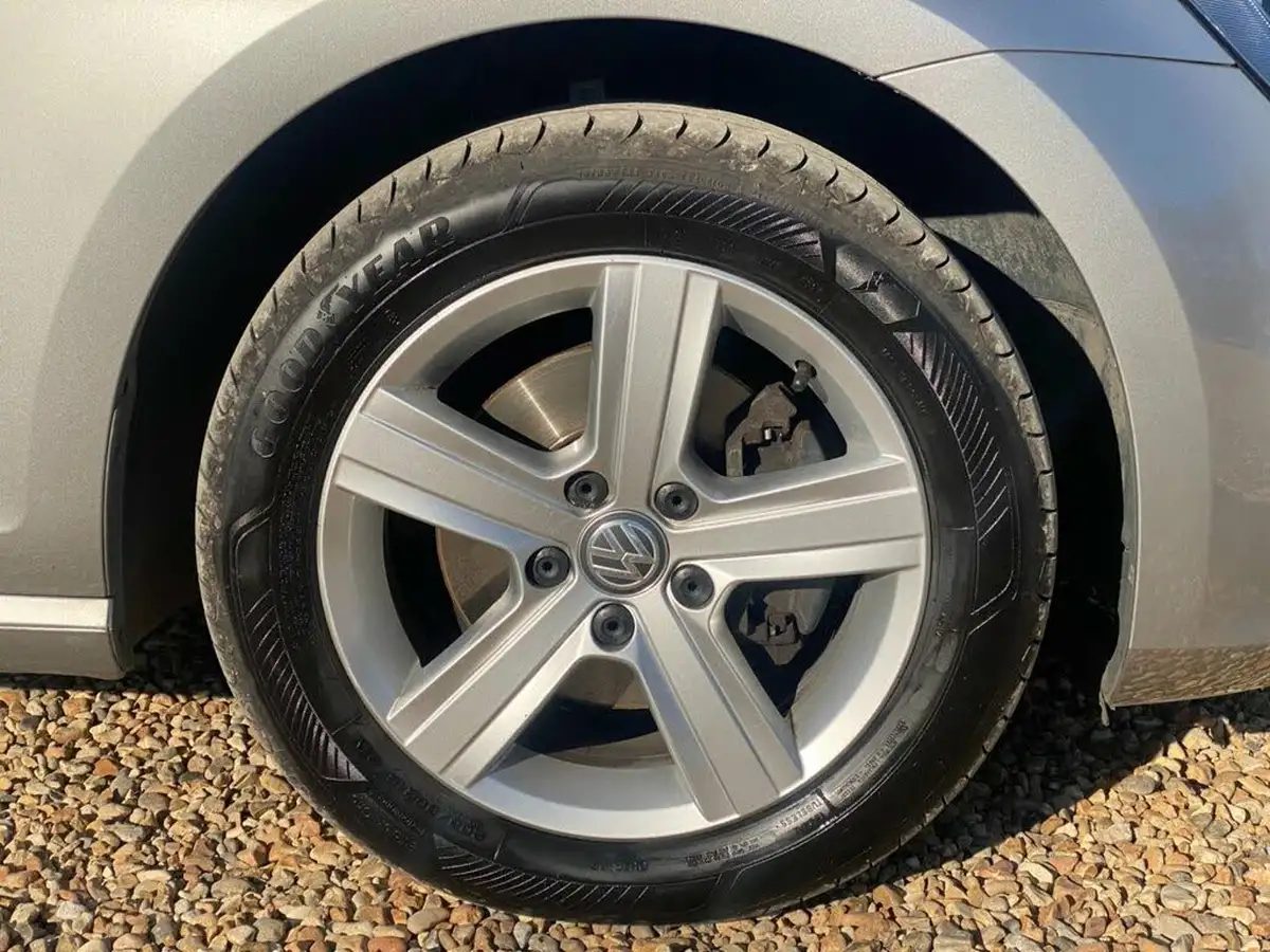 2015-volkswagen-golf-16tdi-match-110ps-bmtss-5d-dsg-big-49