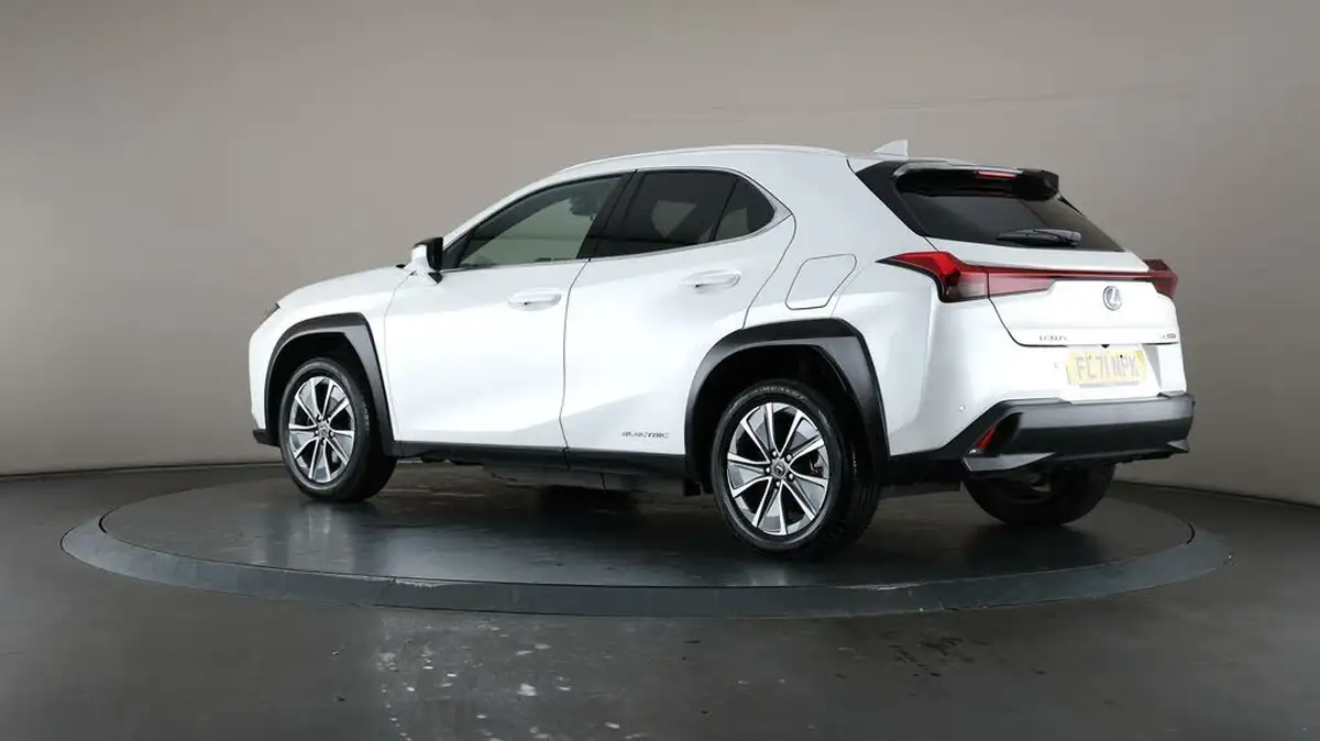 2021-lexus-ux-300e-e-ux-big-5