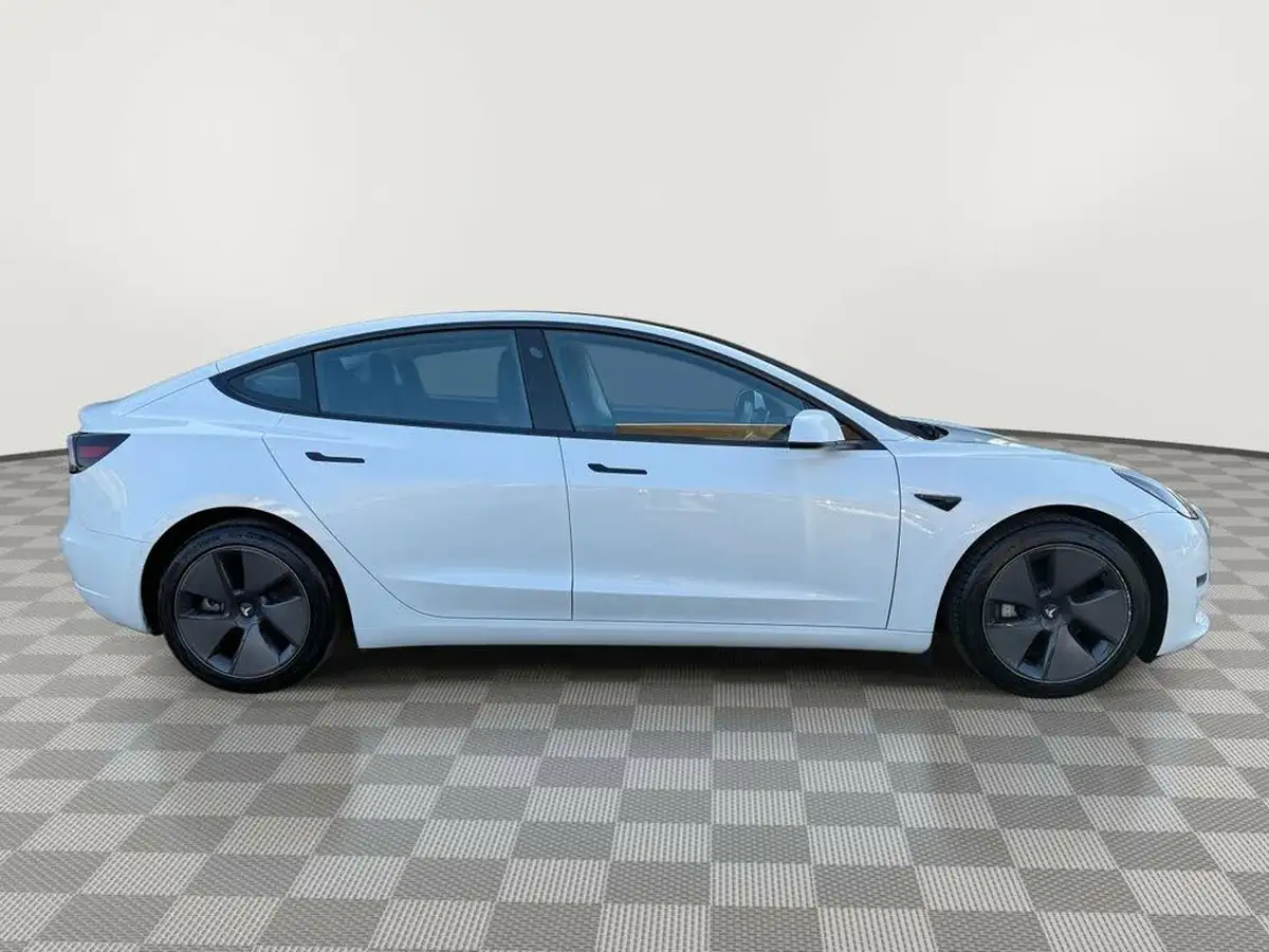 2020-tesla-model-3-e-long-range-big-5