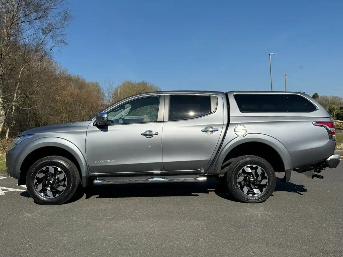 2016-mitsubishi-l200-24di-d-barbarian-auto-big-10