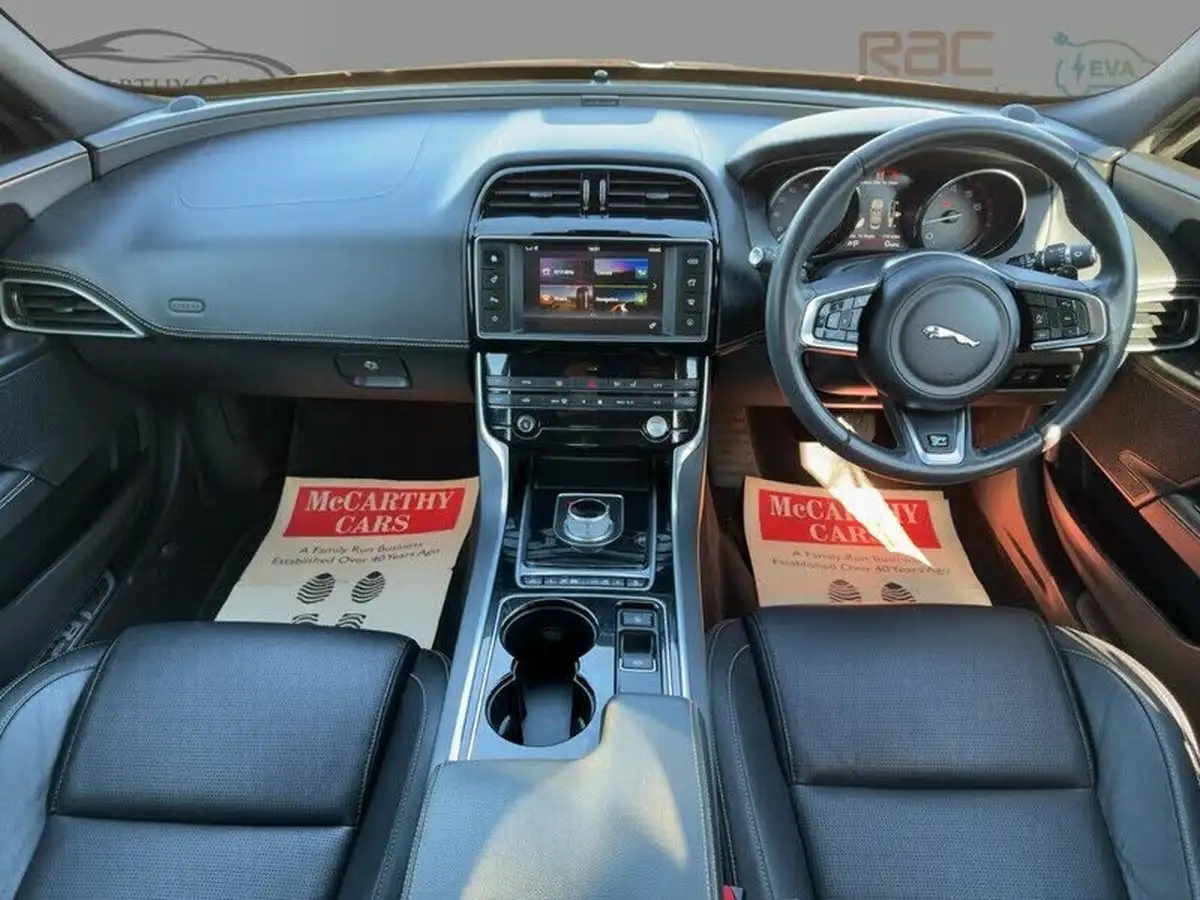 2016-jaguar-xe-20i-r-sport-200ps-big-8