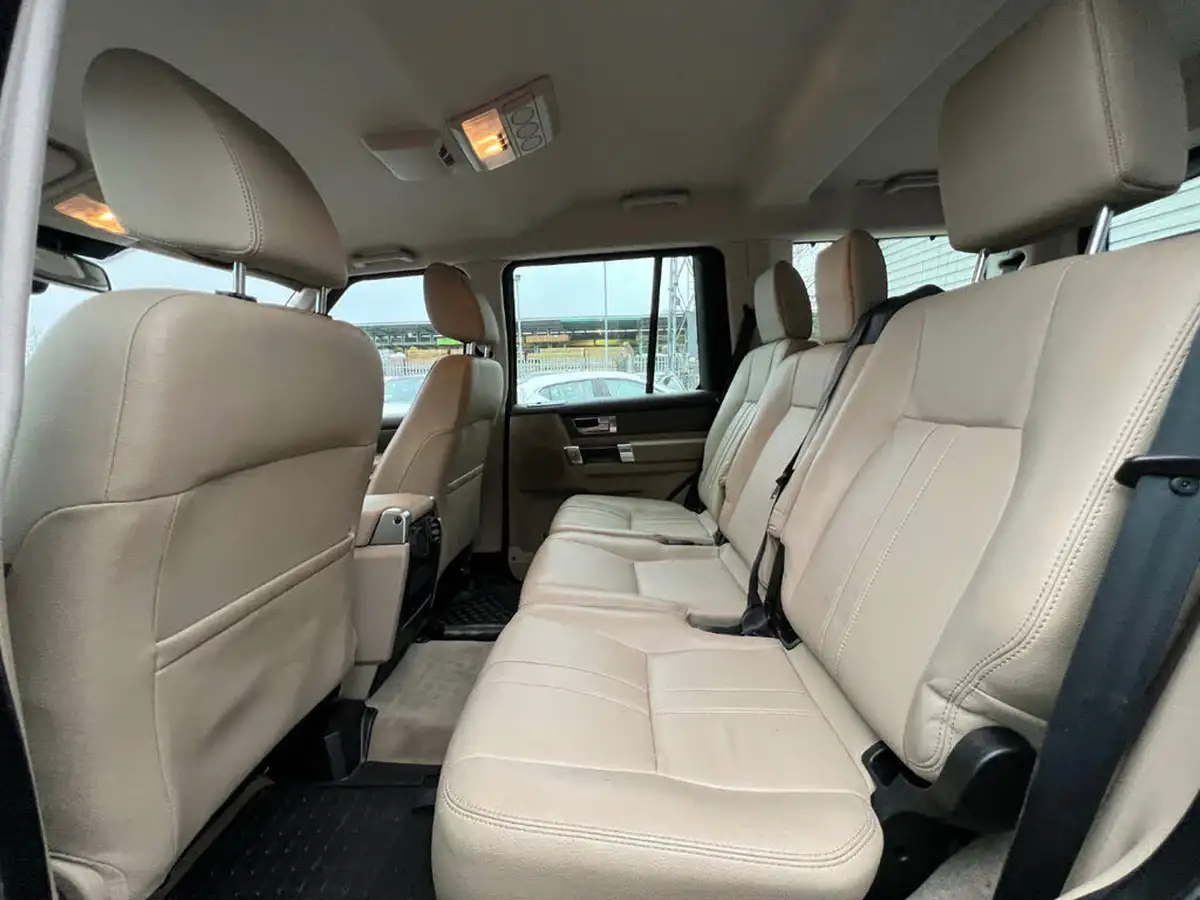 2015-land-rover-discovery-4-30td-se-tech-big-26