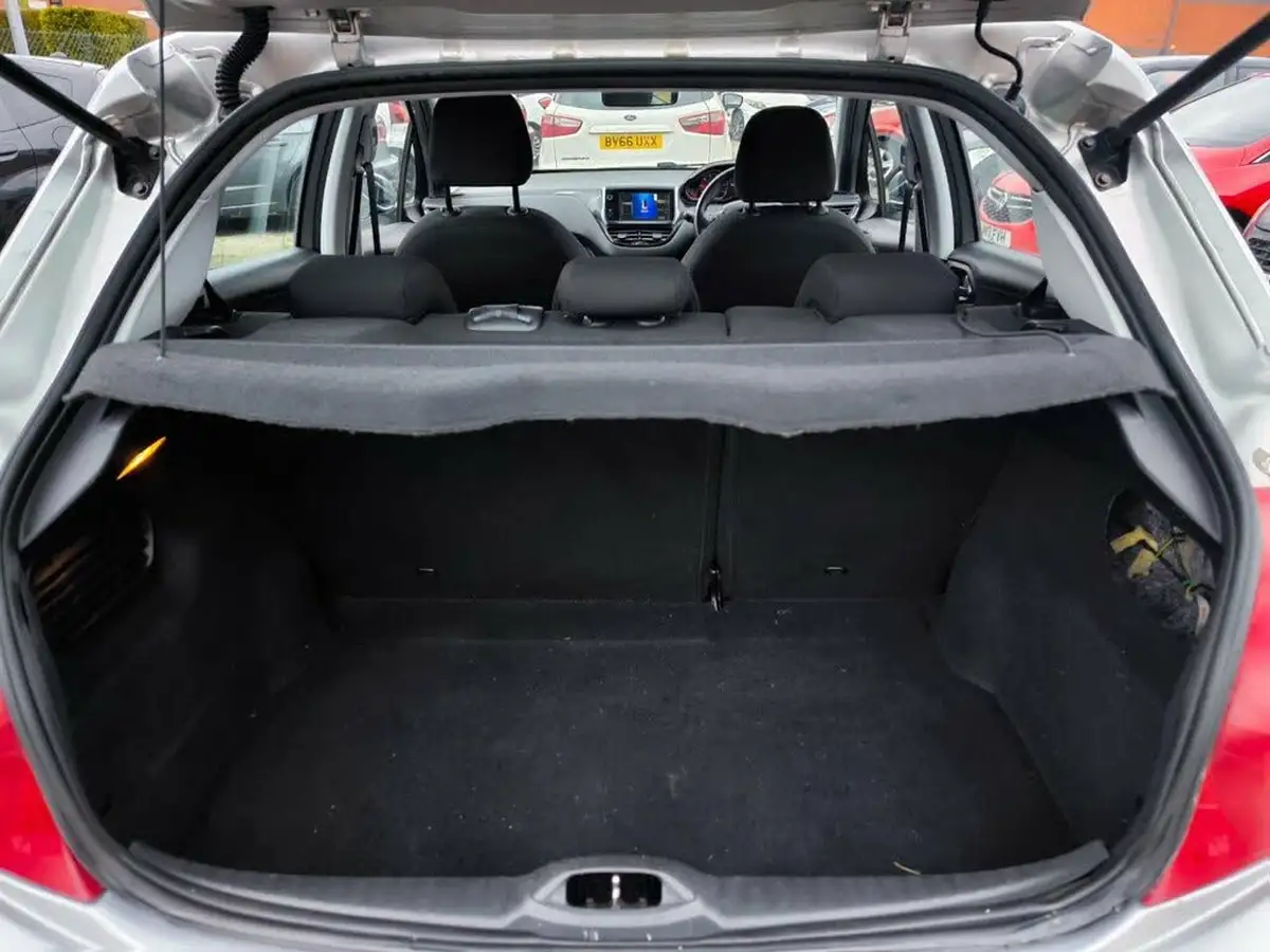 2014-peugeot-208-12-active-vti-5d-big-17