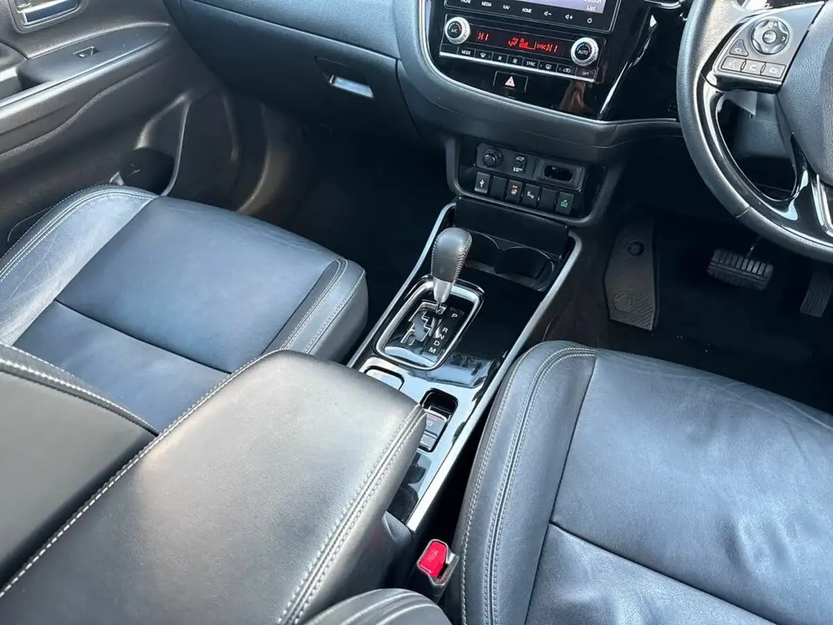 2020-mitsubishi-outlander-20-exceed-big-19