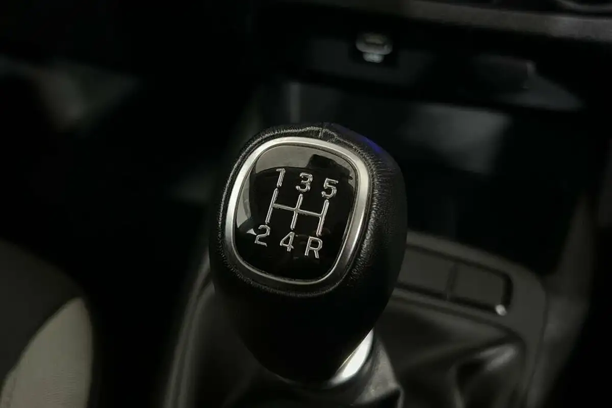 2021-hyundai-i10-12-se-connect-big-33