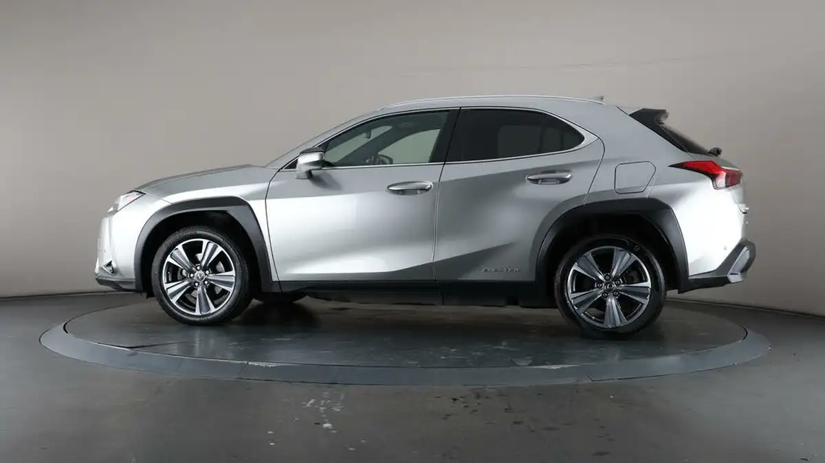 2021-lexus-ux-300e-e-ux-big-33