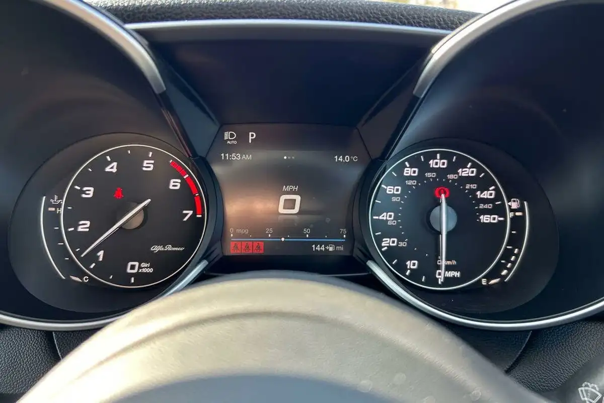 2019-alfa-romeo-giulia-20-super-big-13