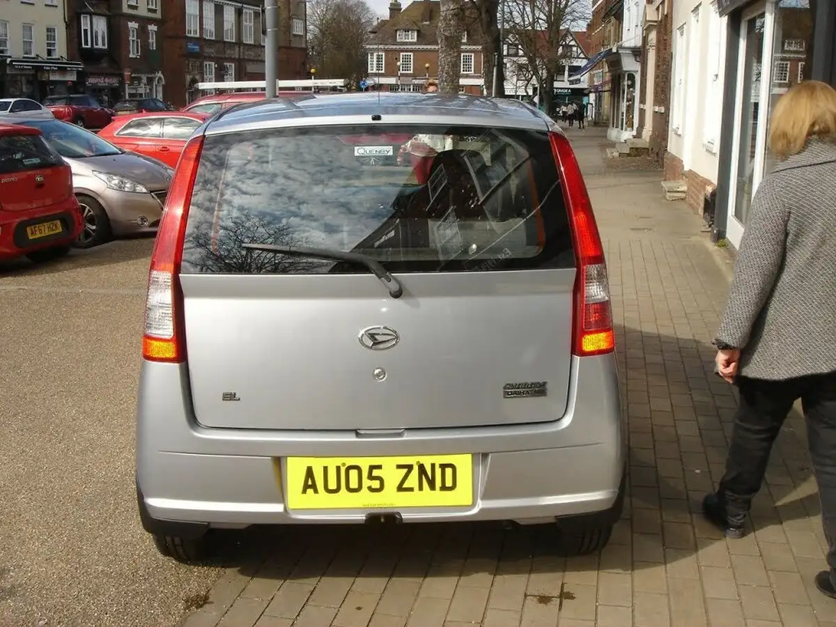 2005-daihatsu-charade-10-el-3d-auto-big-8