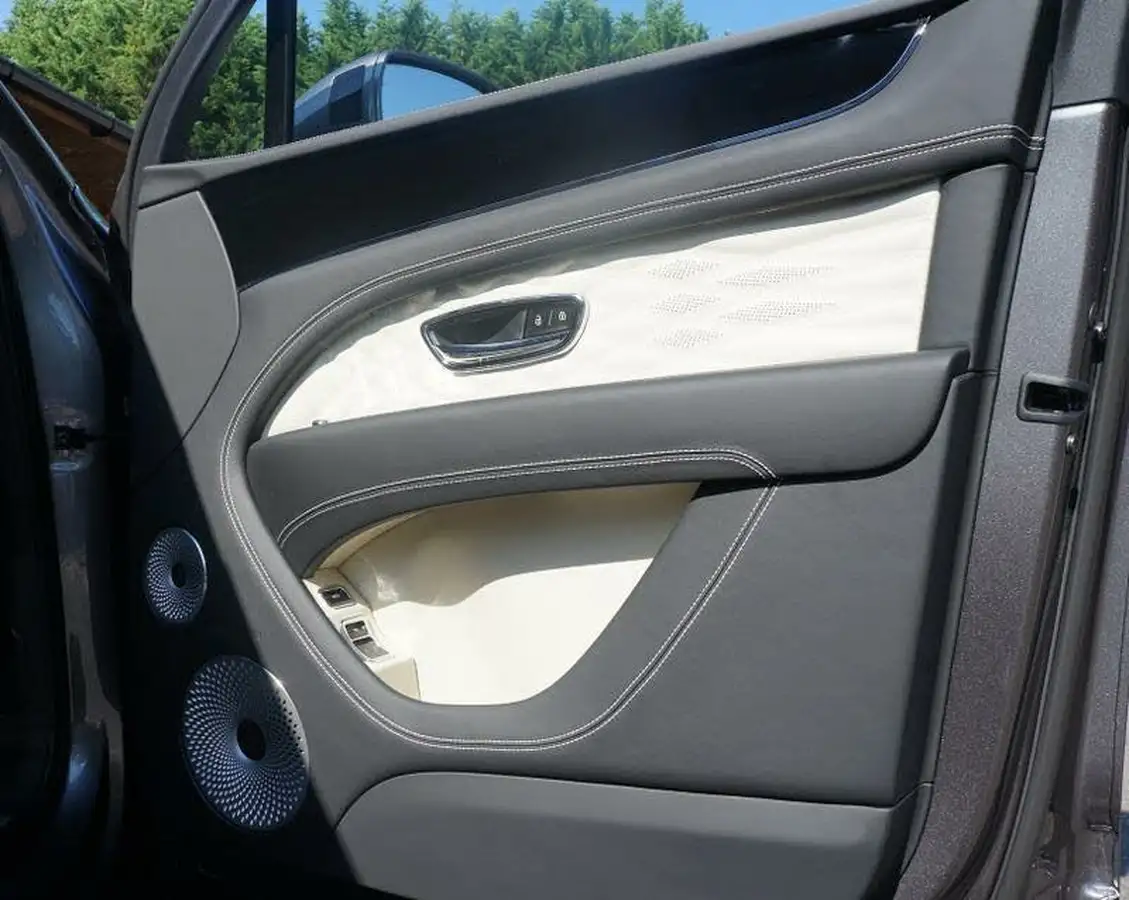 2024-bentley-bentayga-big-10