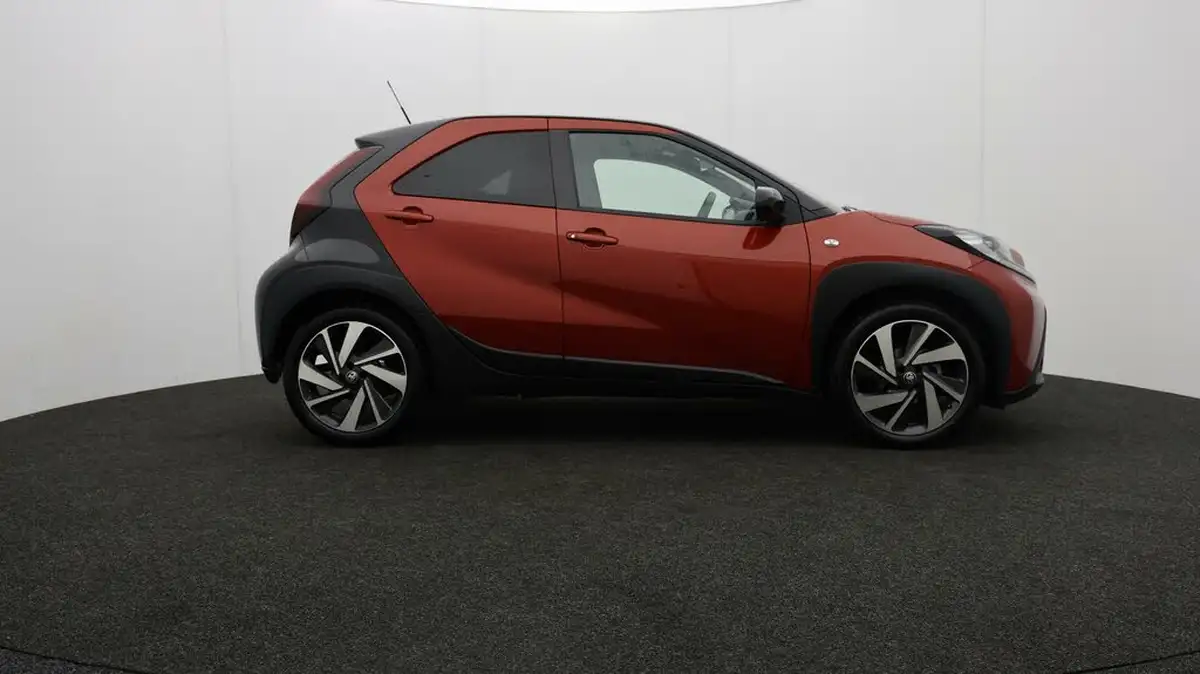 2024-toyota-aygo-x-10-vvt-i-edge-big-7