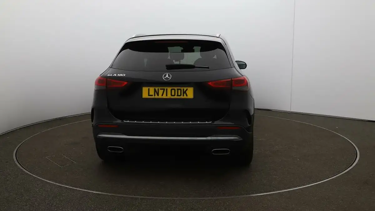 2021-mercedes-benz-gla-class-13-gla-180-amg-line-executive-1332cc-big-6