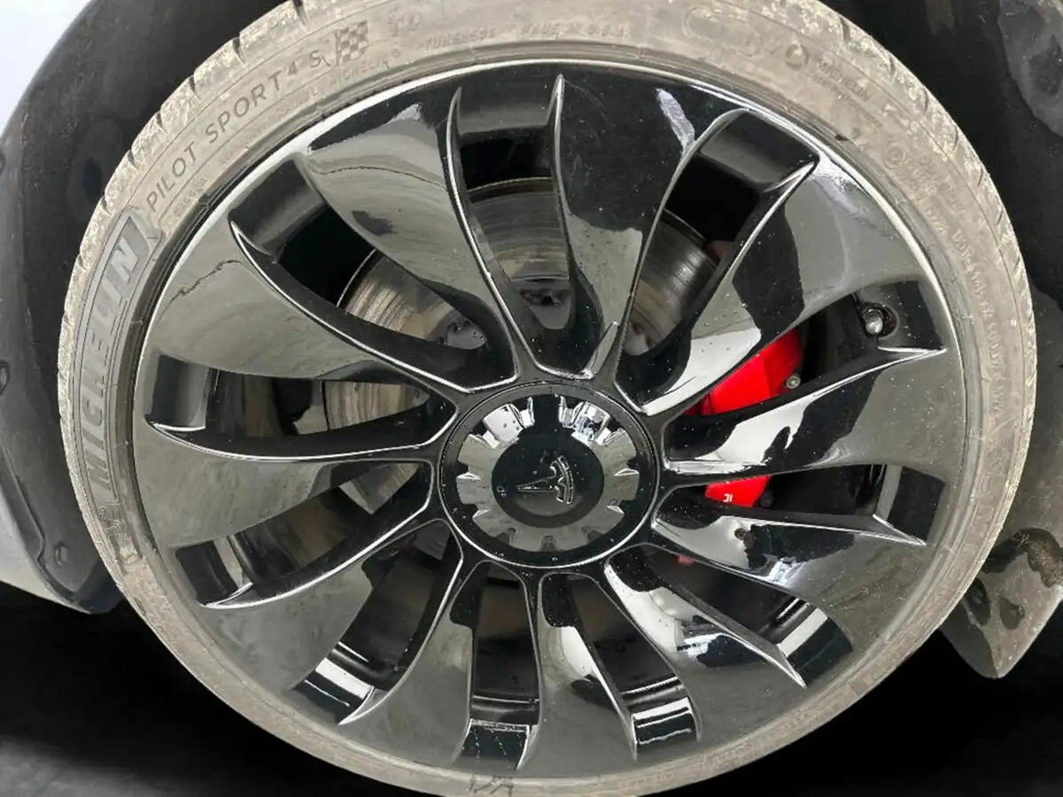 2020-tesla-model-3-e-performance-big-9