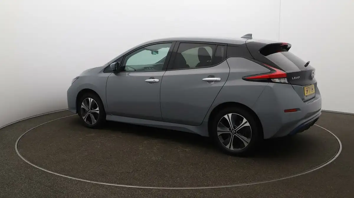 2021-nissan-leaf-e-e-tekna-big-33