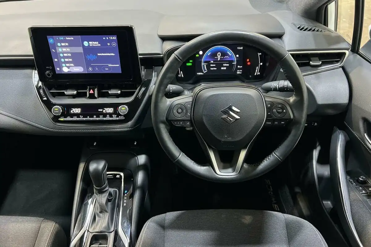 2023-suzuki-swace-18-motion-big-13