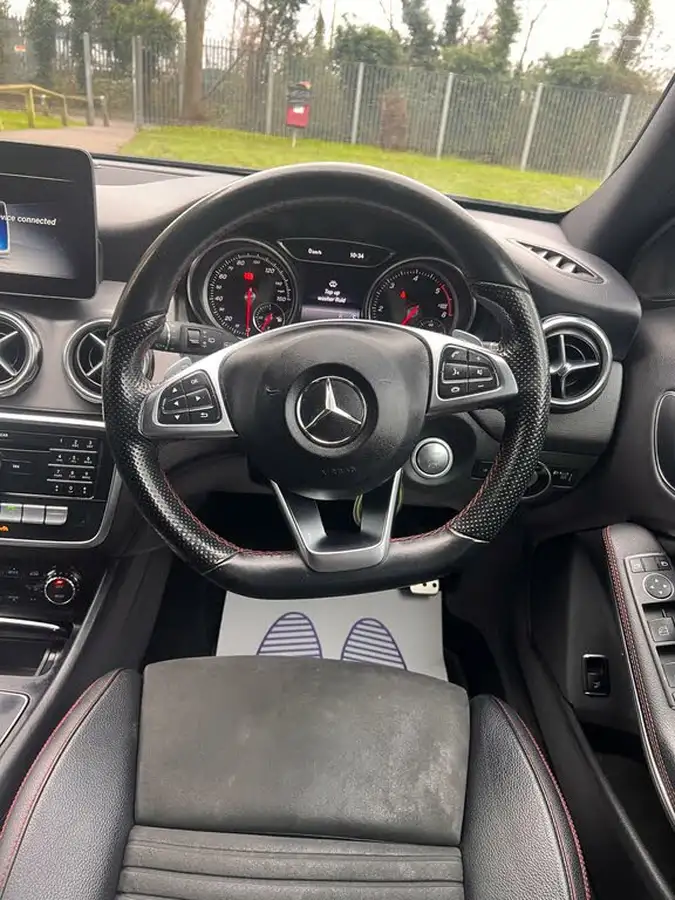 2018-mercedes-benz-gla-class-21d-gla-200d-amg-line-134bhp-ss-7g-dct-big-11
