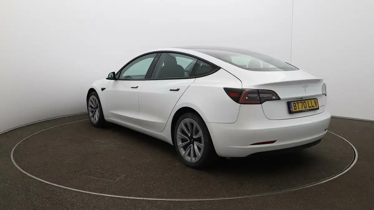 2020-tesla-model-3-e-long-range-big-59