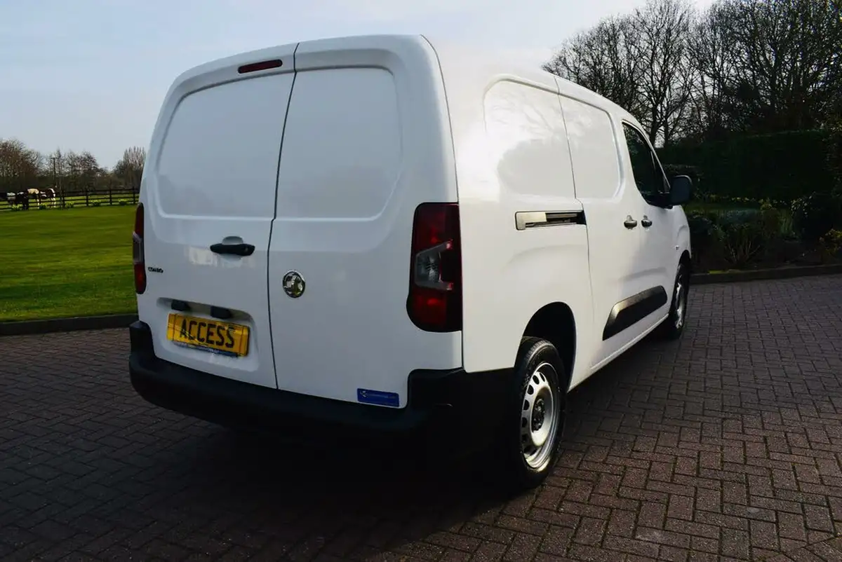 2021-vauxhall-combo-15cdti-edition-2300-100pseu6dt-l2h1-panel-big-9