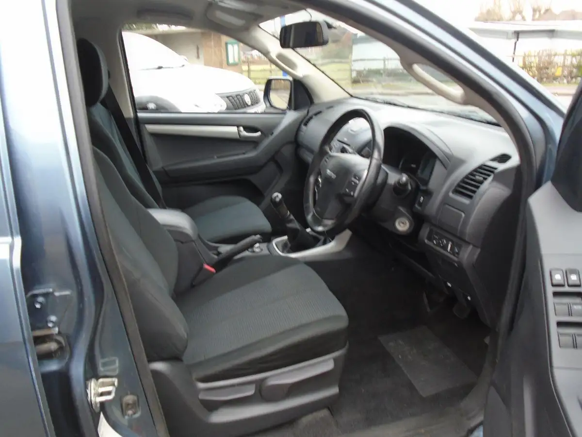 2015-isuzu-d-max-25td-yukon-double-pickup-big-12