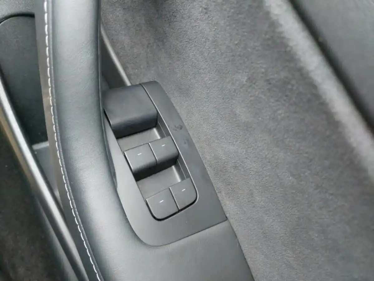 2021-tesla-model-3-e-long-range-awd-big-11