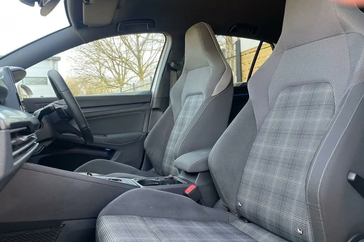 2021-volkswagen-golf-20tdi-gtd-big-27