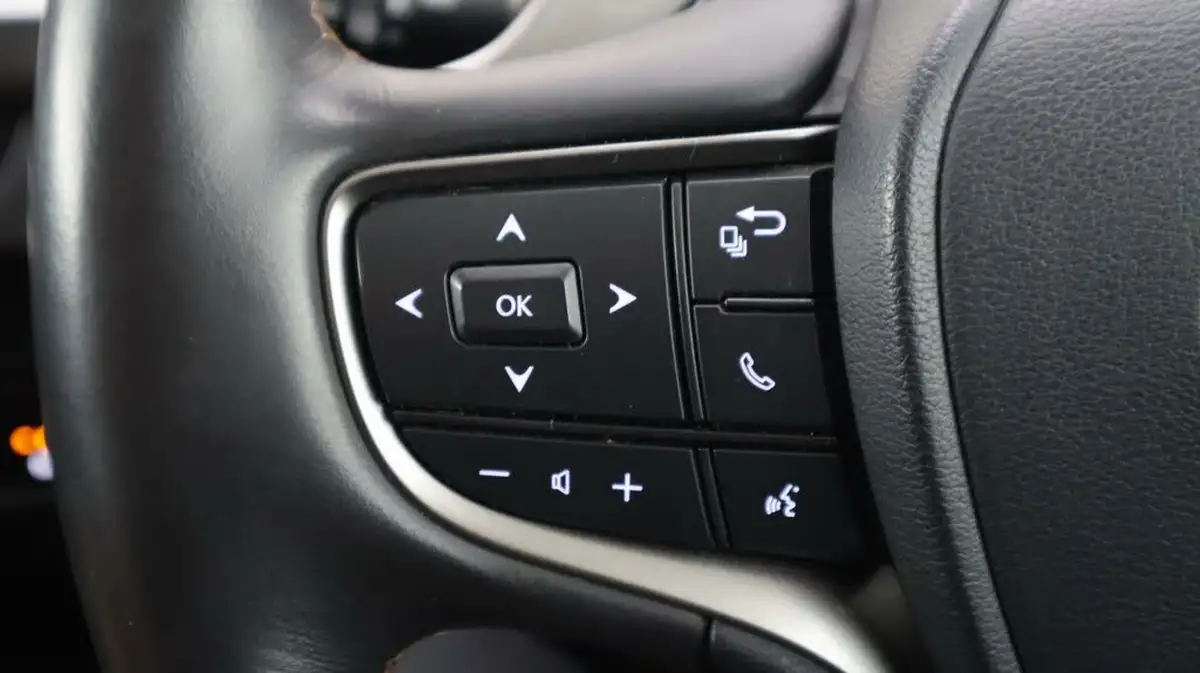 2021-lexus-ux-300e-e-ux-big-24