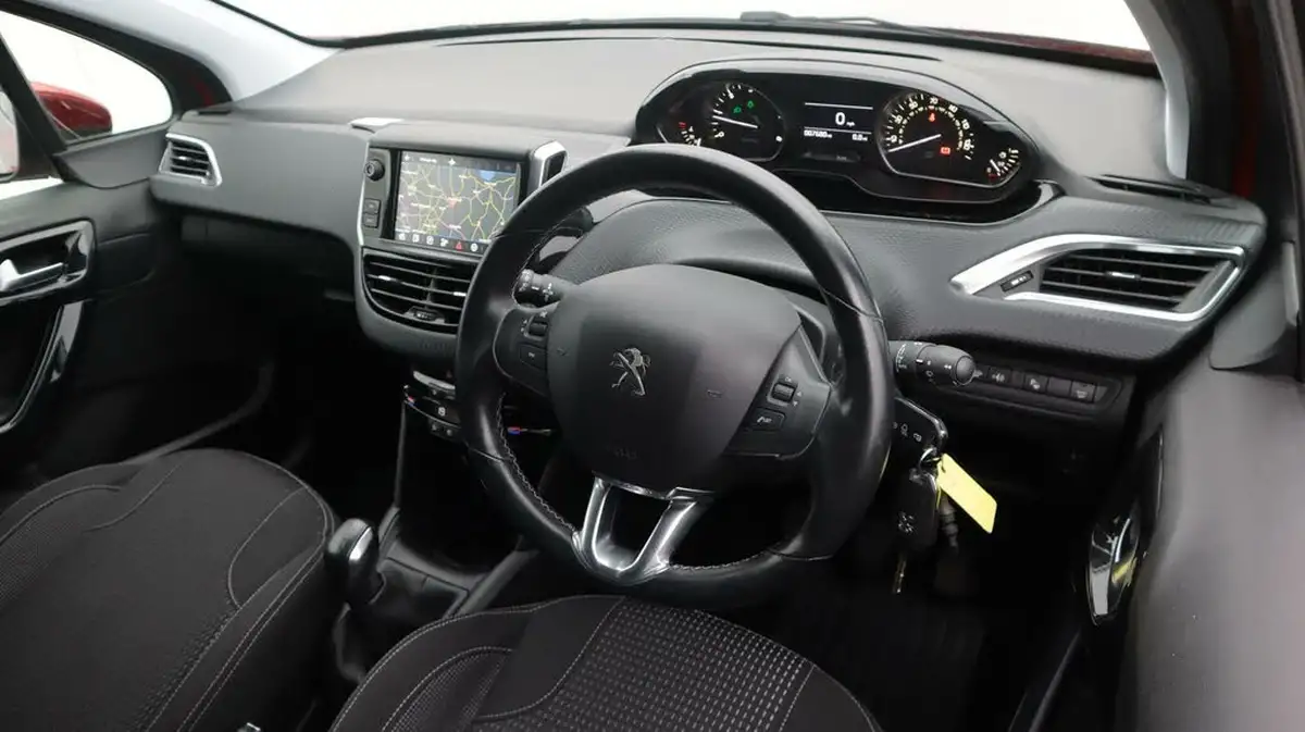 2019-peugeot-208-15-bluehdi-tech-edition-big-9