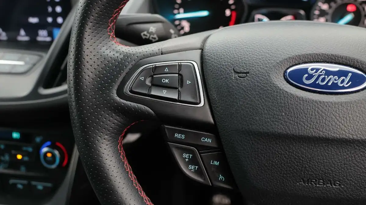 2019-ford-kuga-15tdci-st-line-ss-big-24