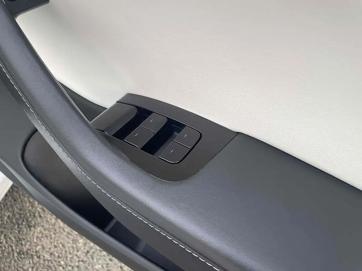 2020-tesla-model-3-e-long-range-big-36