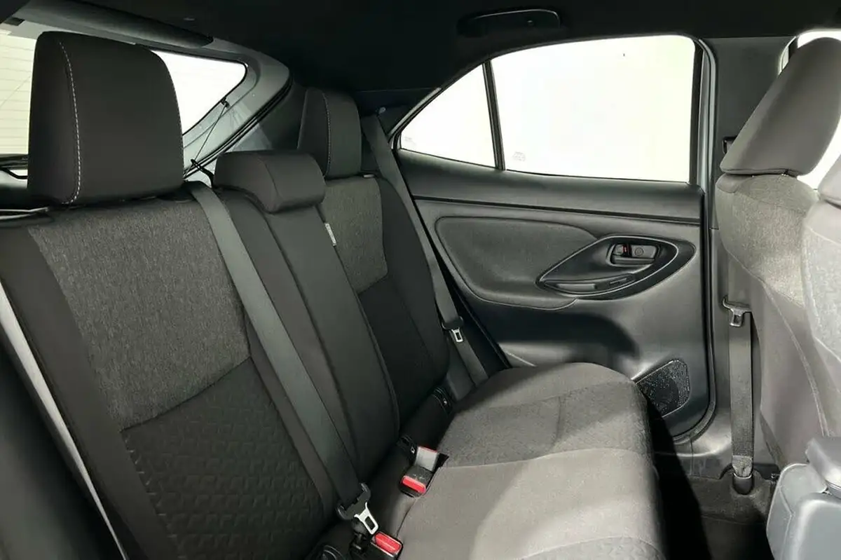 2022-toyota-yaris-15-vvt-i-design-panoramic-roof-big-24