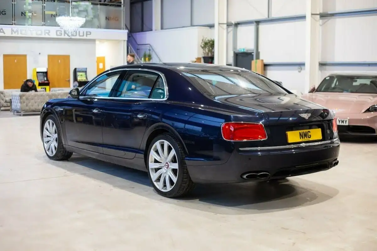 2017-bentley-flying-spur-40-big-3